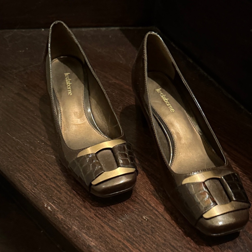 Liz Claiborne Dark Brown Heels with Brass Bow Accent